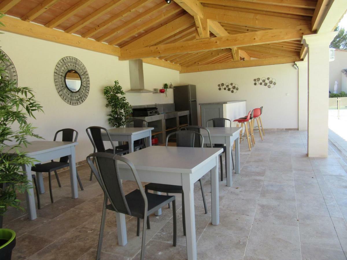 Gite Les Courlis Saint-Étienne-du-Grès Kültér fotó